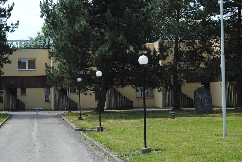 Motel - Hotel La Poularde Romont Экстерьер фото