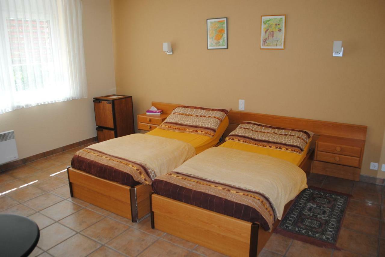 Motel - Hotel La Poularde Romont Экстерьер фото